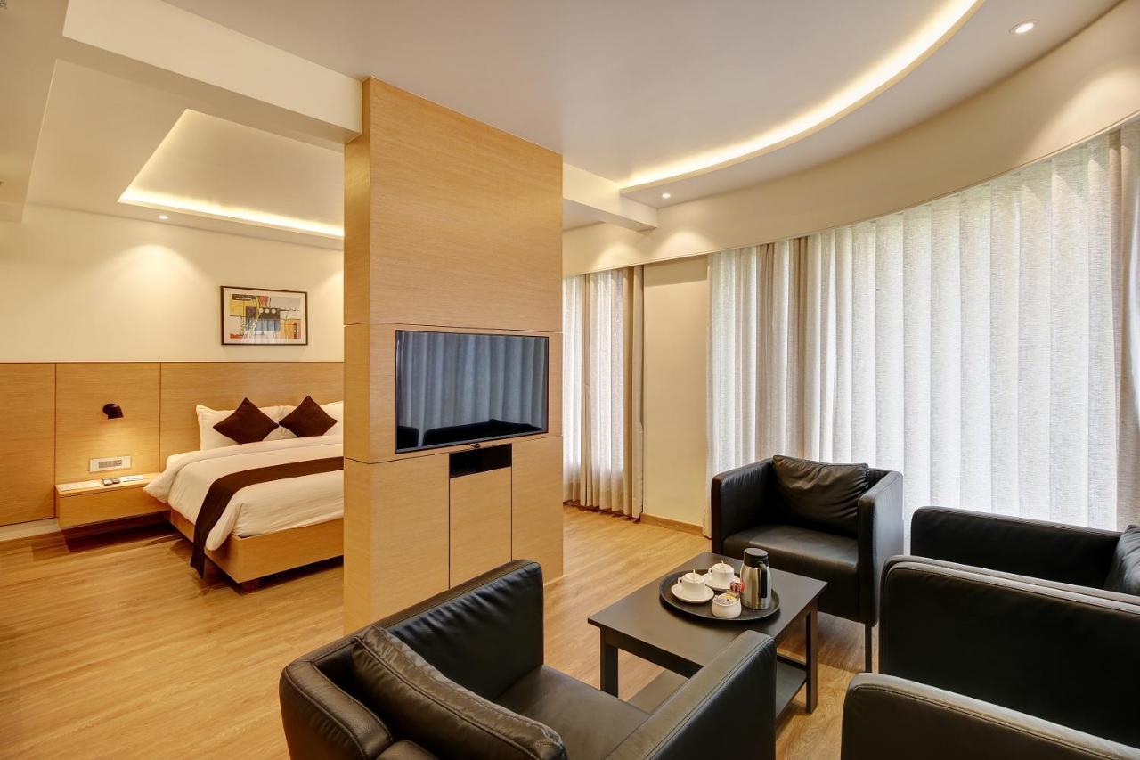 Hotel Mumbai House Ghansoli, Navi Mumbai Bagian luar foto