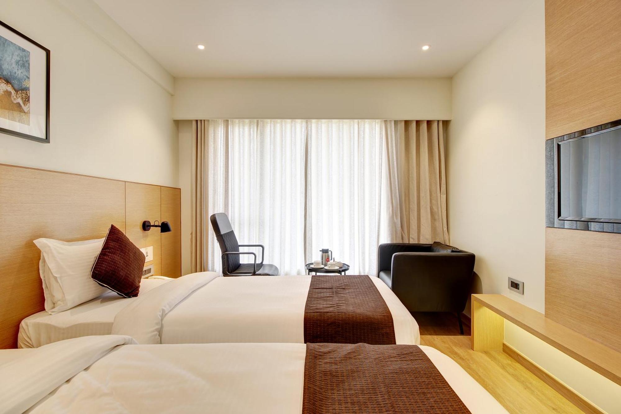 Hotel Mumbai House Ghansoli, Navi Mumbai Bagian luar foto